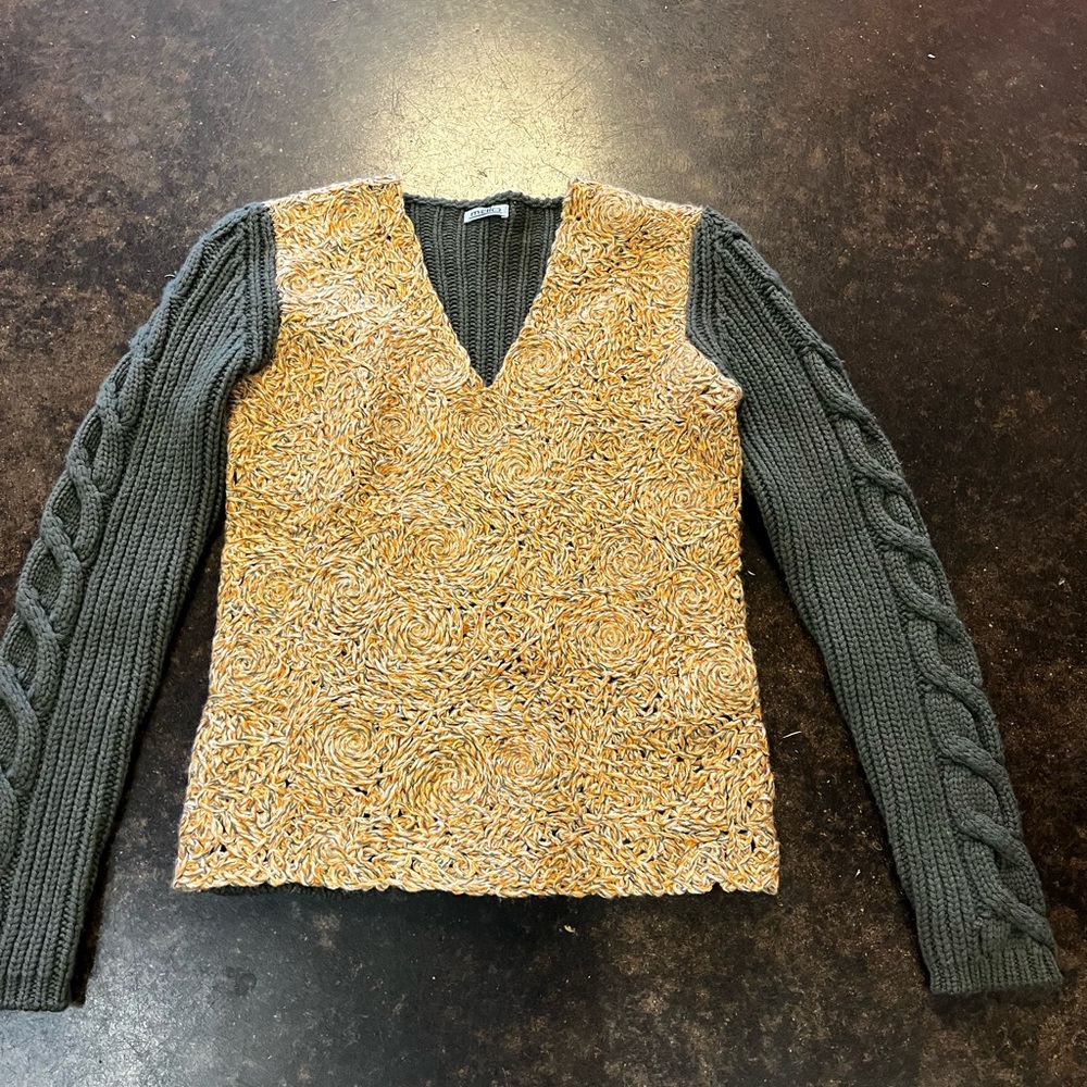 Malo thick cashmere V-Neck Sweater in Green  and Gold